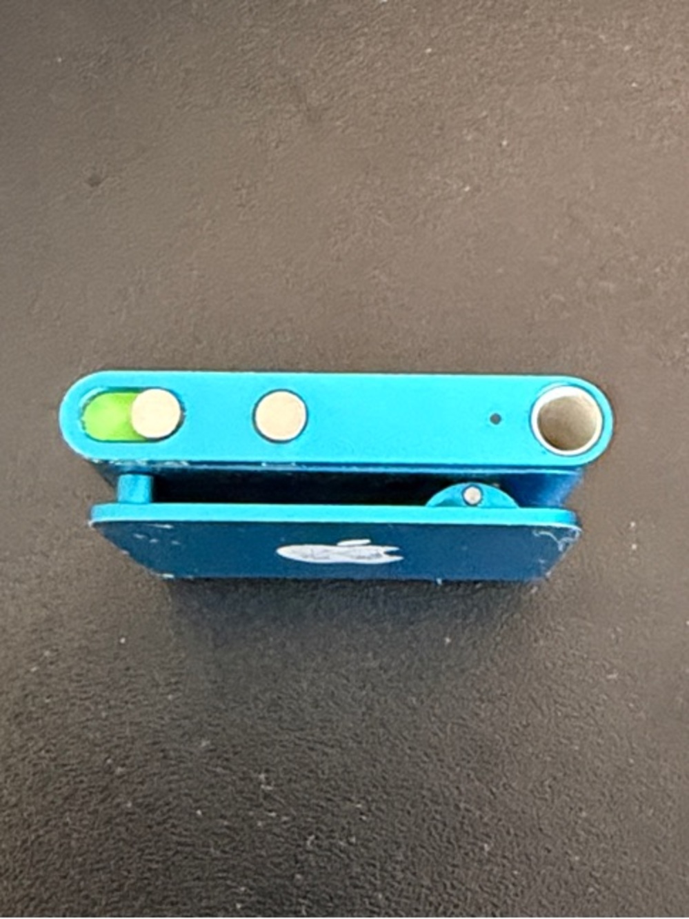 Apple Blue iPod Shuffle with White Controls and USB Cable - Picture 3 of 5